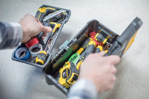 Skrzynka narzędziowa ESSENTIAL 12,5 cala z metalowym zatrzaskiem na narzędzia | STST1-75515