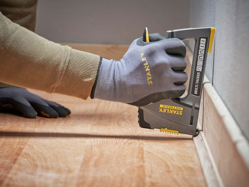 Zszywacz elektryczny Stanley FatMax 6 w 1 do szybkiego i wygodnego zszywania różnych materiałów | FMHT6-70868