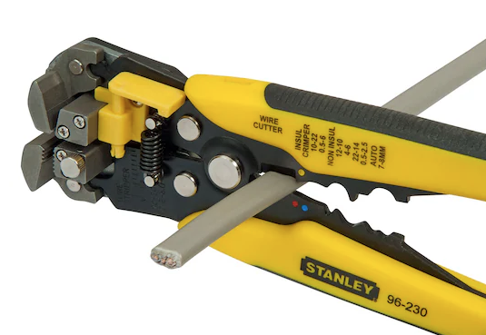 Ściągacz do izolacji FatMax ułatwiający szybkie i precyzyjne usuwanie izolacji | FMHT0-96230