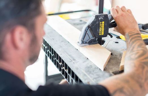 Stół składany FatMax Express ułatwiający szybkie rozkładanie i wygodne prace warsztatowe | FMST1-75672