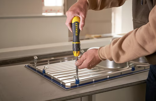 Wkrętak Multibit 10-końcówkowy z grzechotką ułatwiający szybkie i precyzyjne wkręcanie | 0-68-010