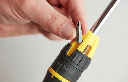 Wkrętak Multibit 10-końcówkowy z grzechotką ułatwiający szybkie i precyzyjne wkręcanie | 0-68-010