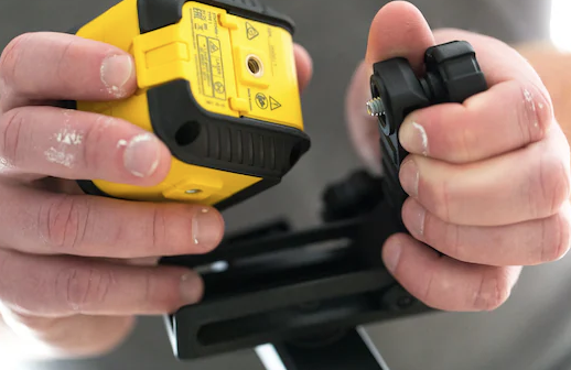 Laser CUBIX Next Generation czerwony, precyzyjny i wygodny do poziomowania i pomiarów | STHT77498-1