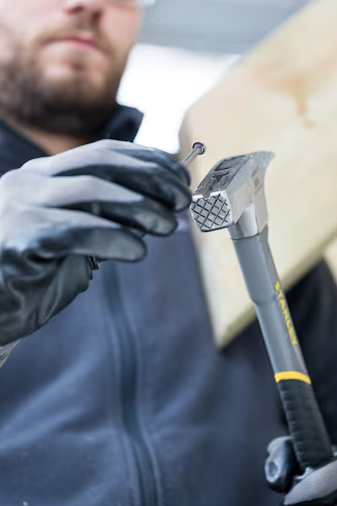 Młotek ciesielski 600 g z włókna szklanego LATT, chropowata rękojeść do pracy w warsztacie | STHT0-51312