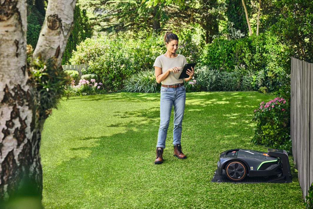 Robot koszący iMOW 5.0 EVO EU2 do autonomicznego i dokładnego koszenia trawy | IA010111416